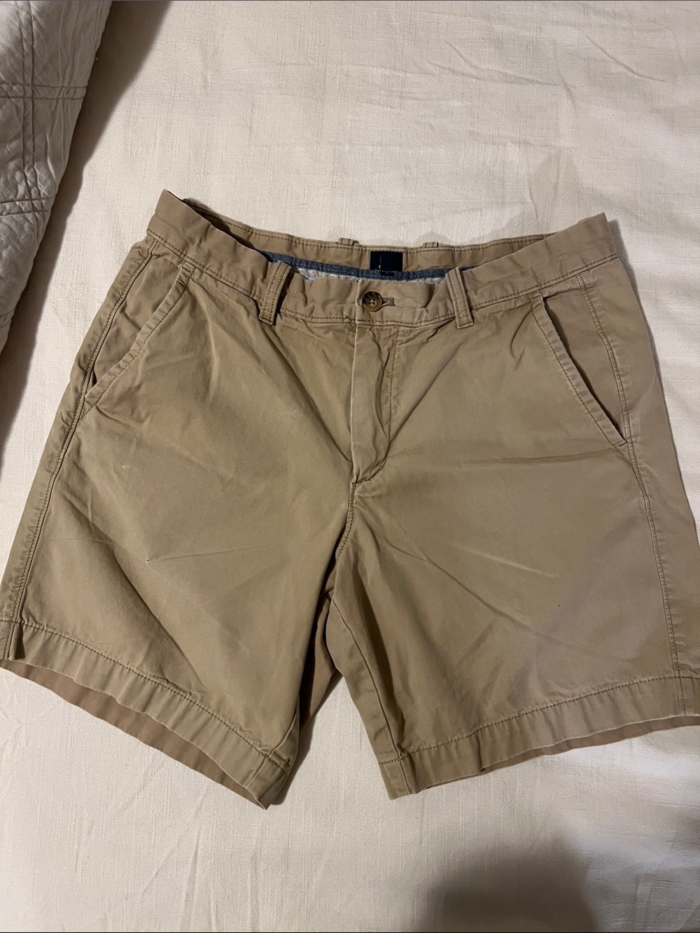 GAP Men's Khaki Flat-Front Chino Shorts